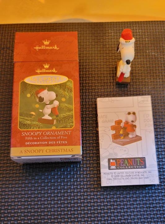 Vintage 2000 Hallmark Snoopy Christmas Ornament